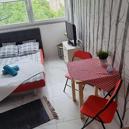 Night Host Robotnicza Apartment Wroclaw Ngoại thất bức ảnh