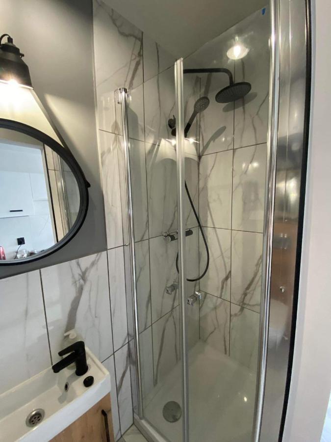 Night Host Robotnicza Apartment Wroclaw Ngoại thất bức ảnh