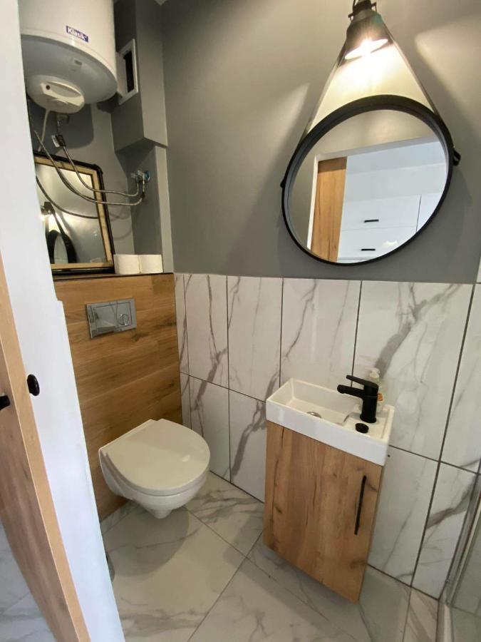 Night Host Robotnicza Apartment Wroclaw Ngoại thất bức ảnh